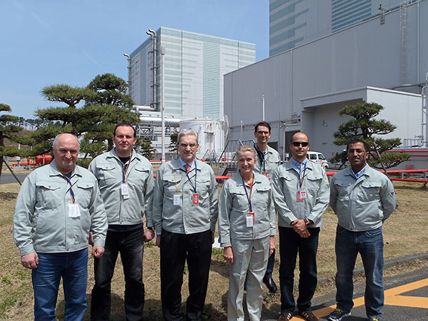 Л. А. Большов в составе делегации 46-й Ежегодной Конференции Японского Атомного Промышленного Форума (JAIF) в здании  3-го блока станции «Фукусима Дайини» , 23—26 апреля 2013 г.